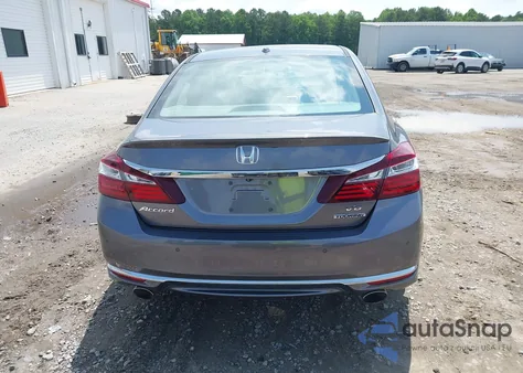 2016 Honda Accord Touring z USA, uszkodzony, nr VIN 1HGCR3F93GA027676